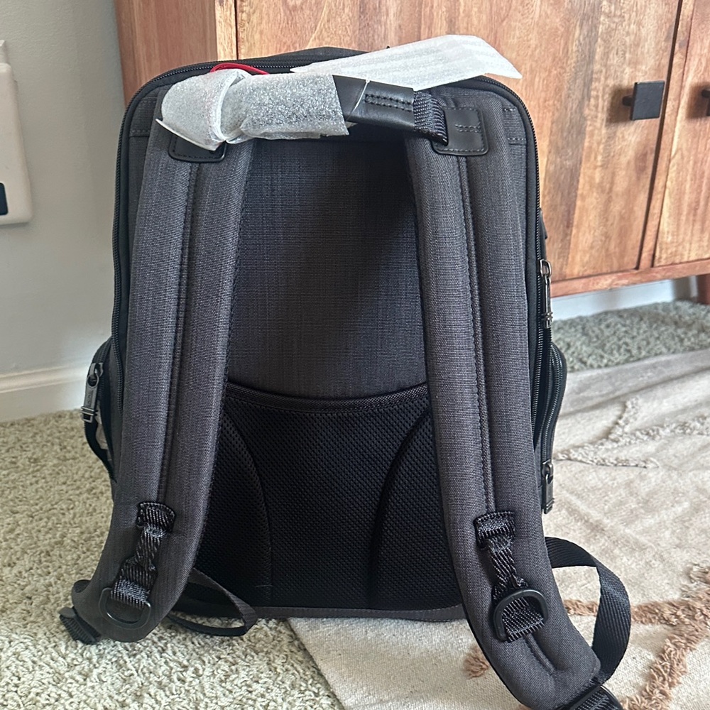TUMI Parrish Charcoal Gray Backpack 🎒 NWT retail $450 - Picture 3 of 3